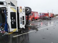 TEM Otoyolu'nda Tır İle Otomobil Çarpıştı Açıklaması 3 Yaralı
