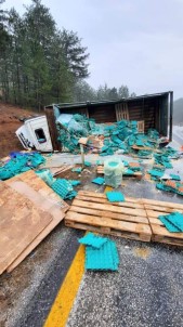 Yumurta Yüklü Kamyon Devrildi Açıklaması 1 Ölü