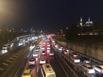 56 Saatlik Kısıtlama Sonrası 15 Temmuz Şehitler Köprüsü'nde Trafik Yoğunluğu