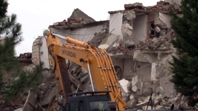 Büyükçekmece'nin İlk Toplu Konut Projesiydi, Yıkım Çalışmaları Başladı