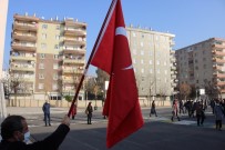 Diyarbakır'da Bayrak Töreni Eşliğinde İstiklal Marşı Okundu Haberi