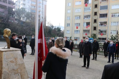 Zonguldak'ta Bayrak Töreni, Minikler Heyecanı Balkonlarda Yaşadı