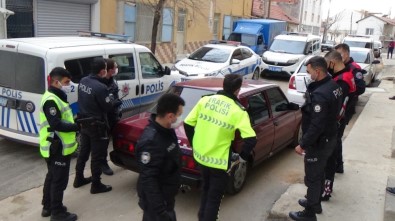 Polisin 'Dur' İhtarına Uymayan Sürücü Aracını Bırakıp Kaçtı