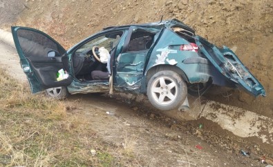 Takla Atan Otomobil Hurdaya Döndü Açıklaması 1 Yaralı