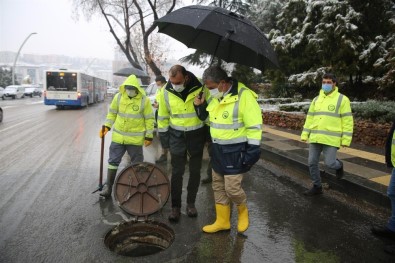 ASKİ Ekipleri Sahada Karla Mücadele Nöbetinde