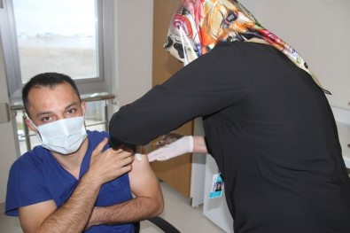 Beyşehir'de Sağlık Çalışanlarına İlk Korona Virüs Aşıyı Yapıldı