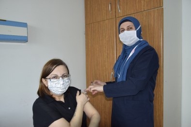Burdur'da Coronavac Aşısı, Sağlık Çalışanlarıyla Başladı