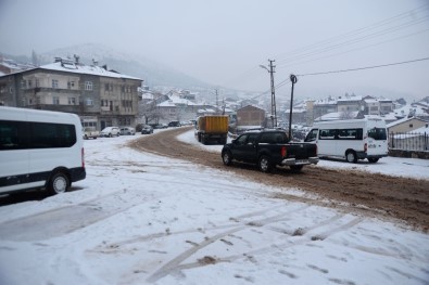 Çelikhan'da Kar Yağışı Etkili Oldu
