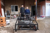 Diziden Esinlenen İki Kuzen, Hurdacıdan Topladıkları Malzemelerle Kendi Araçlarını Yaptı Haberi