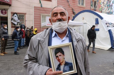 HDP Önündeki Eylemin 500'Üncü Gününde Bir Aile Daha Çocuğuna Kavuşmak İçin Nöbete Katıldı