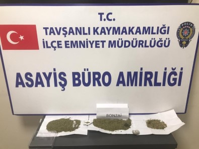 Kapısını Kırıp Girdikleri Apartta Uyuşturucu Partisi Düzenlediler