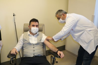 Korona Virüs Aşısı Yozgat'ta Sağlık Çalışanlarına Uygulanmaya Başladı