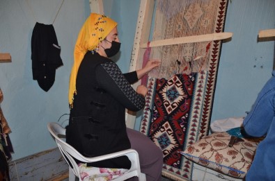 Şırnak'ta Jirki Kilimi Kadınlara Ekmek Kapısı Oldu