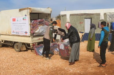 Suriye'deki Kamplarda Gıda Kolisi Ve Battaniye Dağıtıldı