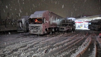 Tokat'ta Yoğun Kar Yağışı Ulaşımda Aksamalarda Neden Oldu