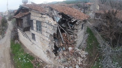 (Özel) Koruma Altındaki Tarihi Düğmeli Evler Tek Tek Yok Oluyor