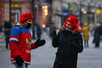 Rusya'da Covid-19 Aşısı Olanlara Maske Takma Zorunluluğu Kaldırılıyor