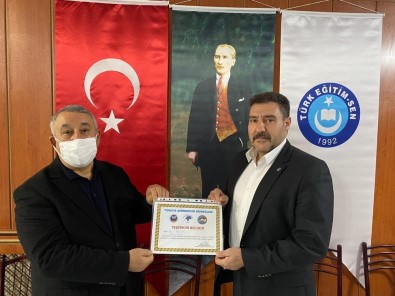 Ünsal'dan Türk Eğitim Sen İl Başkanına Teşekkür Belgesi