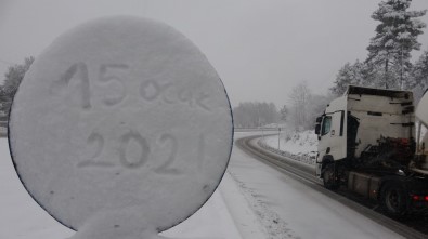 Zonguldak-Ereğli Yolunda Kar Yağışı Sürüyor