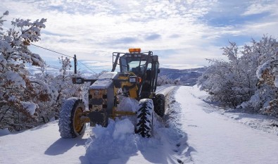 Karla Kapanan 138 Köy Yolu Ulaşıma Açıldı