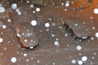 Kars'ta Kar Yağışı Etkisini Artırdı