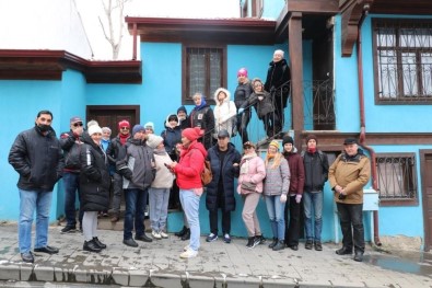 30 Kişilik Turist Kafilesi Kısıtlama Saatlerinde Afyonkarahisar'ı Gezdi