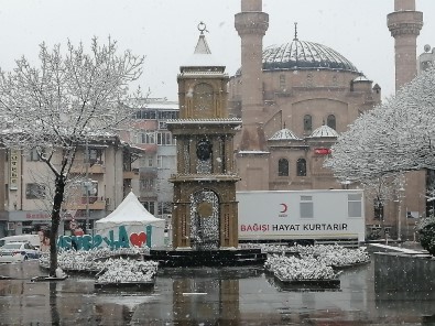 Aksaray'da Kar Yağışı Etkisini Sürdürüyor