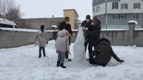 Çocuklar Zabıtalarla Birlikte Kardan Adam Yaptılar Haberi