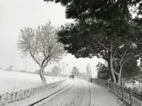 İstanbul'da Kar Etkisini Artırdı, Çamlıca Tepesi'nde Kar Kalınlığı 20 Santime Ulaştı Haberi