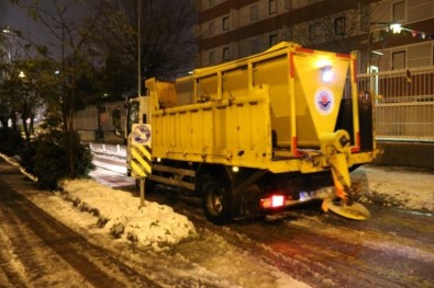 Kağıthane'de Karla Mücadele 24 Saat Sürüyor