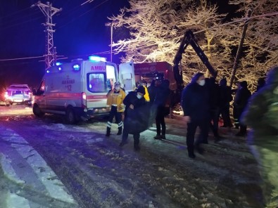 Şiddetli Karda Yoldan Çıkan Kamyonet Şarampole Uçtu Açıklaması 6 Yaralı