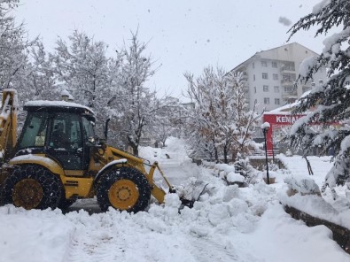 Tunceli'de Kardan 145 Köy Yolu Ulaşıma Kapandı