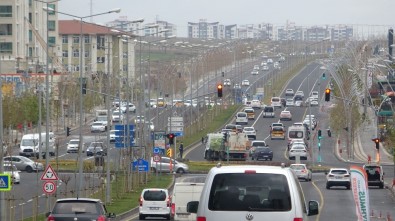 56 Saatlik Kısıtlama Bitti, Diyarbakır'da Trafik Yoğunluğu Başladı