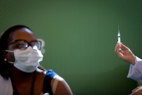 Brezilya'da İlk Covid-19 Aşısı Siyahi Hemşireye Yapıldı
