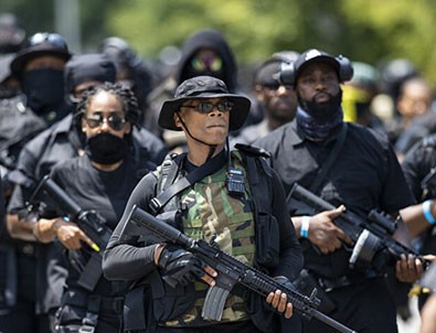 Virginia eyaletinin Richmond kentinde silahlı gruplar toplandı