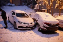 İstanbul'da Kar Yağışı Vatandaşlara Zor Anlar Yaşattı Haberi