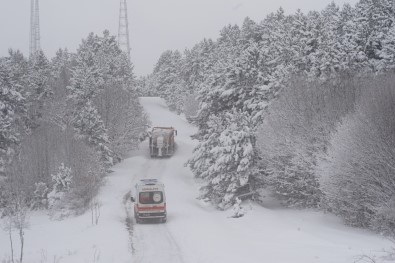Karla Kaplı Köyde Rahatsızlanan Covid-19 Hastası Çift, 4 Saatlik Mücadele İle Kurtarıldı