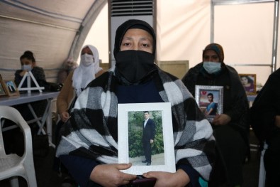 'Son Çarem Burası Kaldı' Diyen Anne, HDP Önündeki Evlat Nöbetine Katıldı