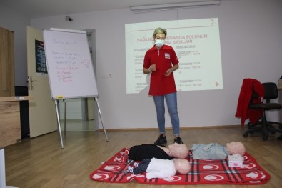 Türk Kızılay'ı Manisa Şubesi İlk Yardım Eğitim Merkezi İlk Eğitimini Verdi