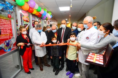 Van YYÜ'de 'Minik Hayaller Çocuk Mağazası' Açıldı