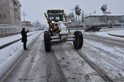 Diyarbakır'a Kar Yağdı, Başkan Beyoğlu Ekiplerle Birlikte Sahaya İndi