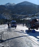 Hava Ambulansı Karla Kaplanan Yola İnip Hasta Nakli Gerçekleştirdi