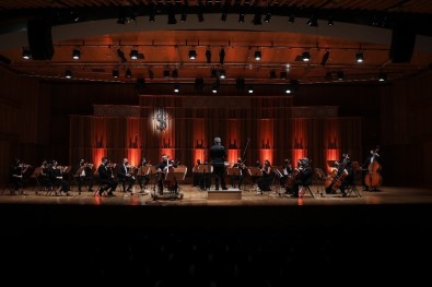Milli Reasürans Oda Orkestrası Çağ Erçağ'a Eşlik Ediyor