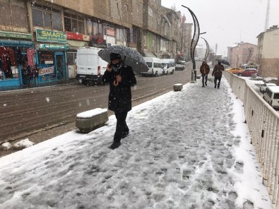 Şemdinli'de Kar Yağışı