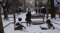 Tunceli'nin Merkezi Karla Tanıştı, Yüz Yüze Eğitim Gören Kurumlarda 1 Gün Ara Verildi Haberi