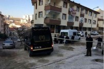 YUNUS EMRE - Ankara'da 3 genç ölü bulundu! Valilik: Alkol ya da karbonmonoksitten zehirlenmiş olabilecekleri belirlendi.