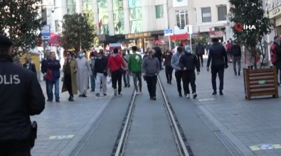 Taksim Meydanı Turistlere Kaldı