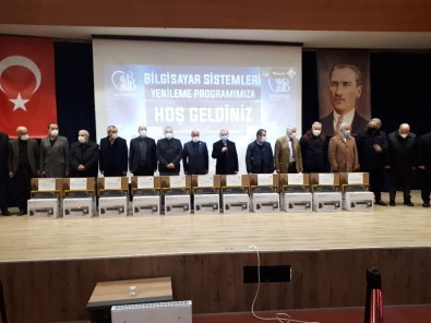 Bayrampaşa'da Mahalle Muhtarlarına Bilgisayar Desteği