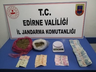 Edirne'de Ehliyetsiz Sürücünün Aracından Uyuşturucu Çıktı