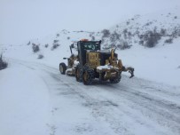 Iğdır'da Kar Ve Tipi 52 Köy Yolunu Ulaşıma Kapattı
